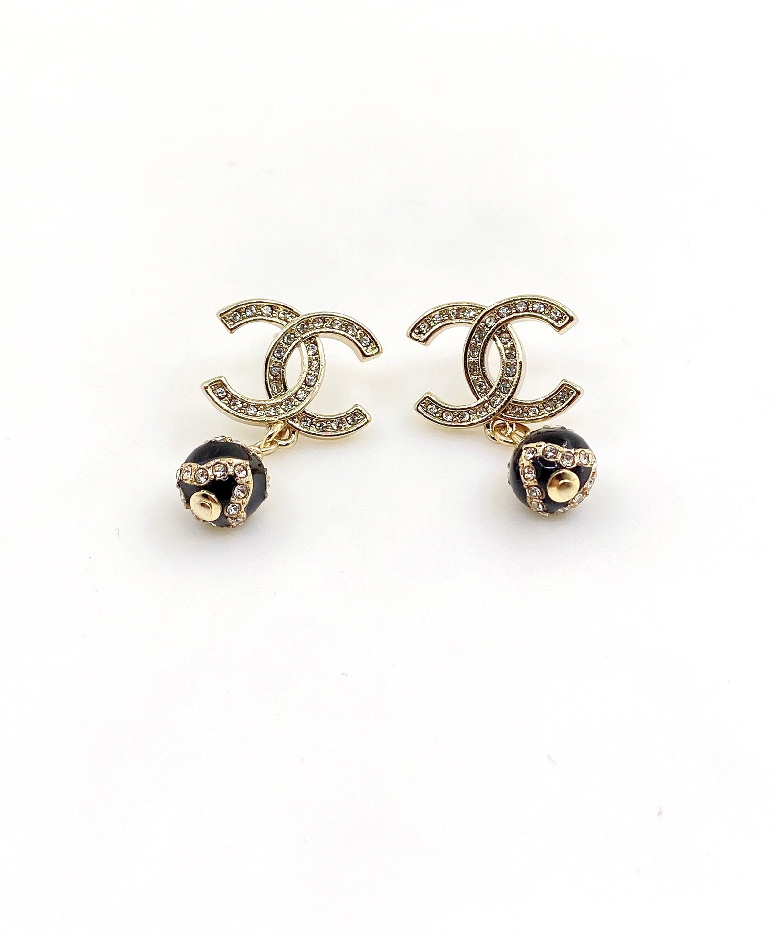 18K  Chanel Pearl Pendant Earrings